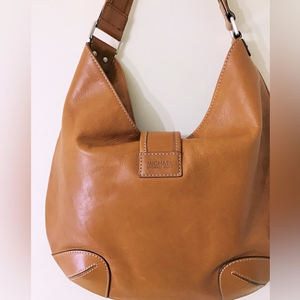 Michael Kors Hutton Hobo Shoulder Bag - Picture 4 of 13